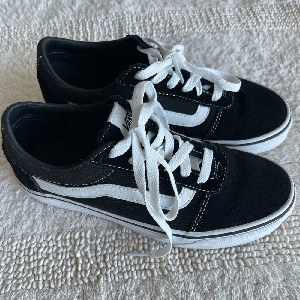 Vans Ward Lo Suede Sneaker - Women's